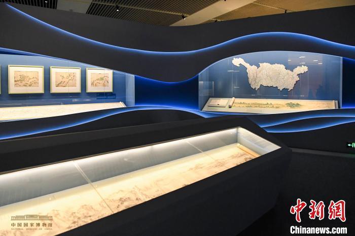 展厅现场余冠辰摄
