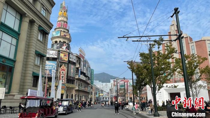 横店影视城梦外滩景区。 董易鑫摄