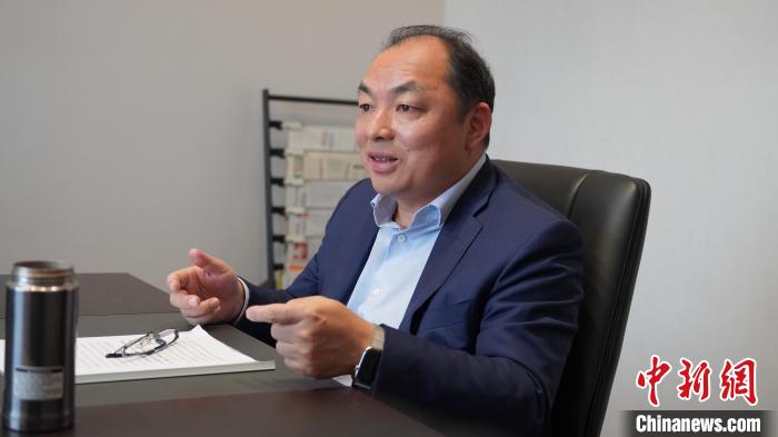 横店集团副总裁、横店影视股份有限公司董事长徐天福接受<a target='_blank' data-cke-saved-href='/' href='/' >中新网</a>记者采访。 董易鑫摄